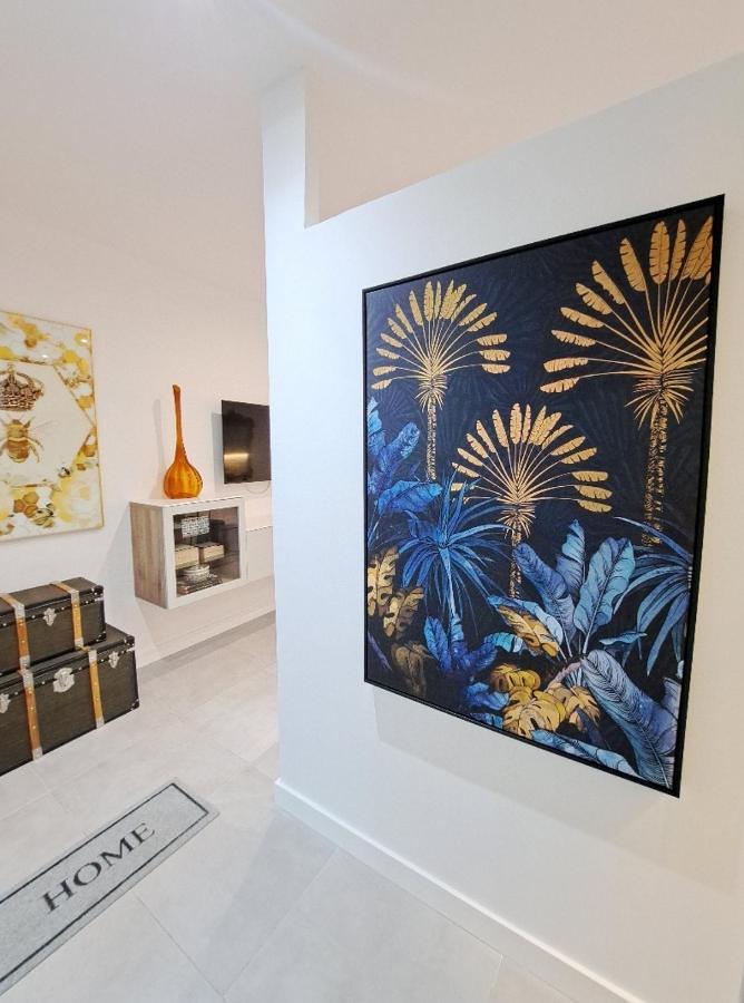 New! Renovated, Centrally Located, Private Entrance, Terrace Apartment Valencia Bagian luar foto