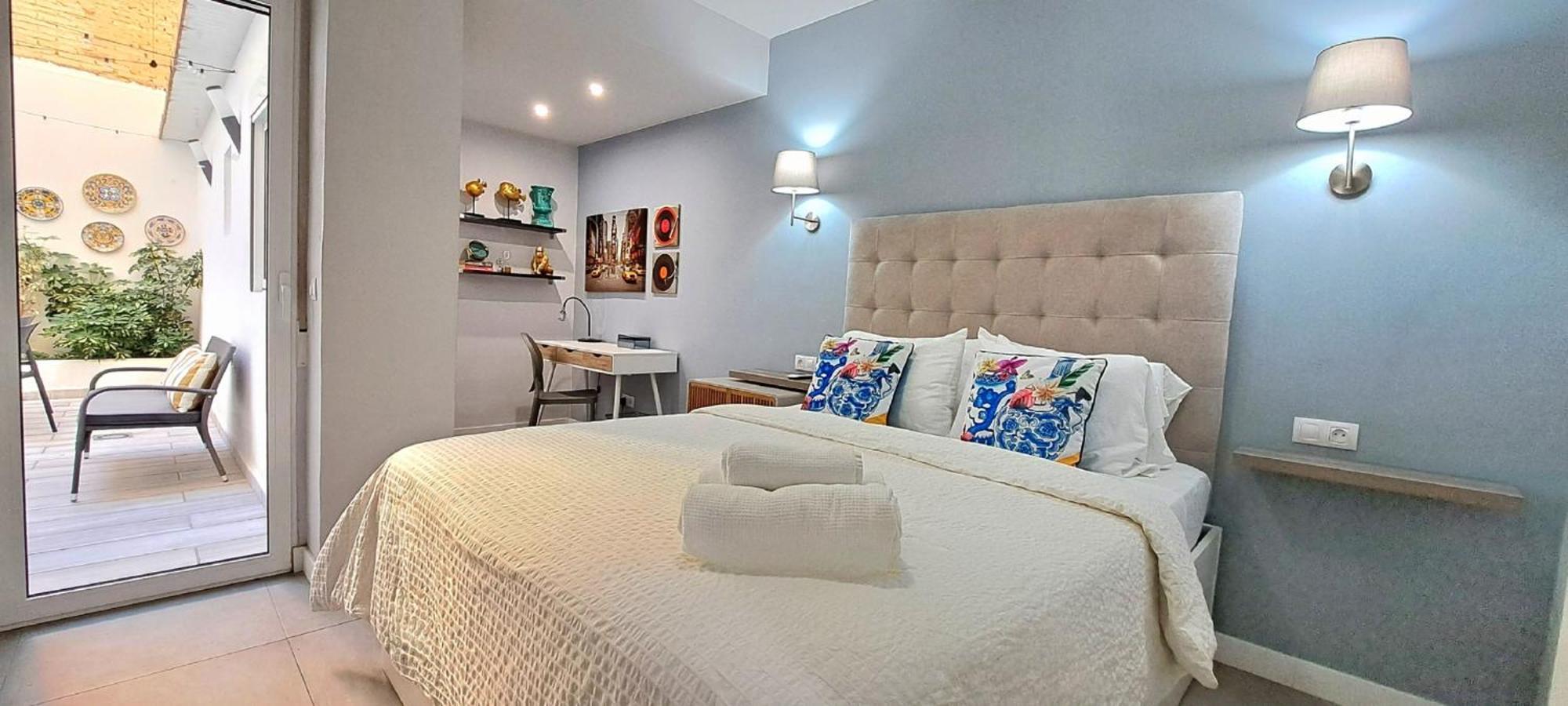 New! Renovated, Centrally Located, Private Entrance, Terrace Apartment Valencia Bagian luar foto